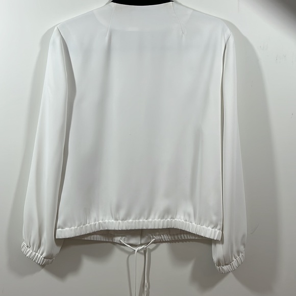 🆕T Tahari>Silky zip up jacket with contrast collar and pockets NWOT - Picture 4 of 7